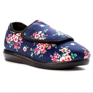 Propet Cush N Foot W0206 Slip On Shoe, Women's Size 8 Blue Floral NEW